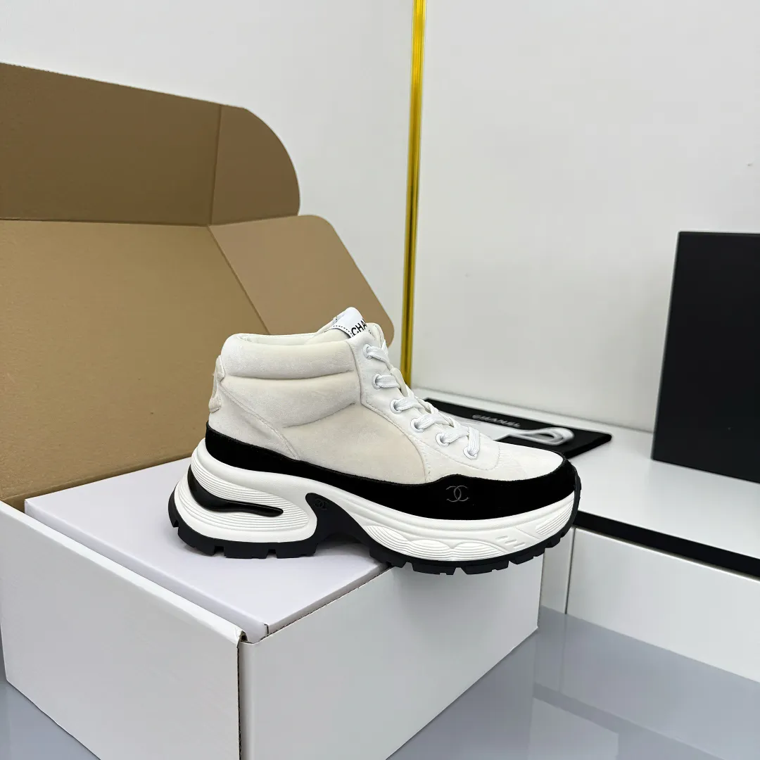 👟👟Ex-factory price 700👟👟 Chanel bread shoes ~ original calfskin panda shoes Chanel 25C latest hot style panda black and white sports shoes casual sneakers Xiaoxiang hot item classic black and white panda color coco girls must pay Fabric: original custom mixed sheepskin lining: original imported breathable mesh lining outsole: Original molded rubber + TPU combination Size: Women's 35-41